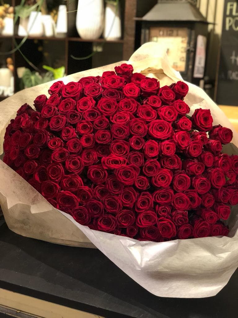 BOUQUET 300 RED ROSES